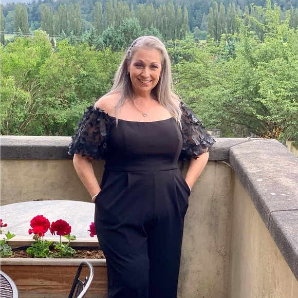 Meet your Posher, Leslie - Picture 3 of 3